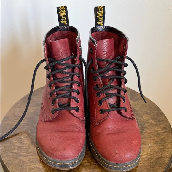 Dr. Martens Newton 8 Eye Leather Lite Boots - Picture 5 of 6